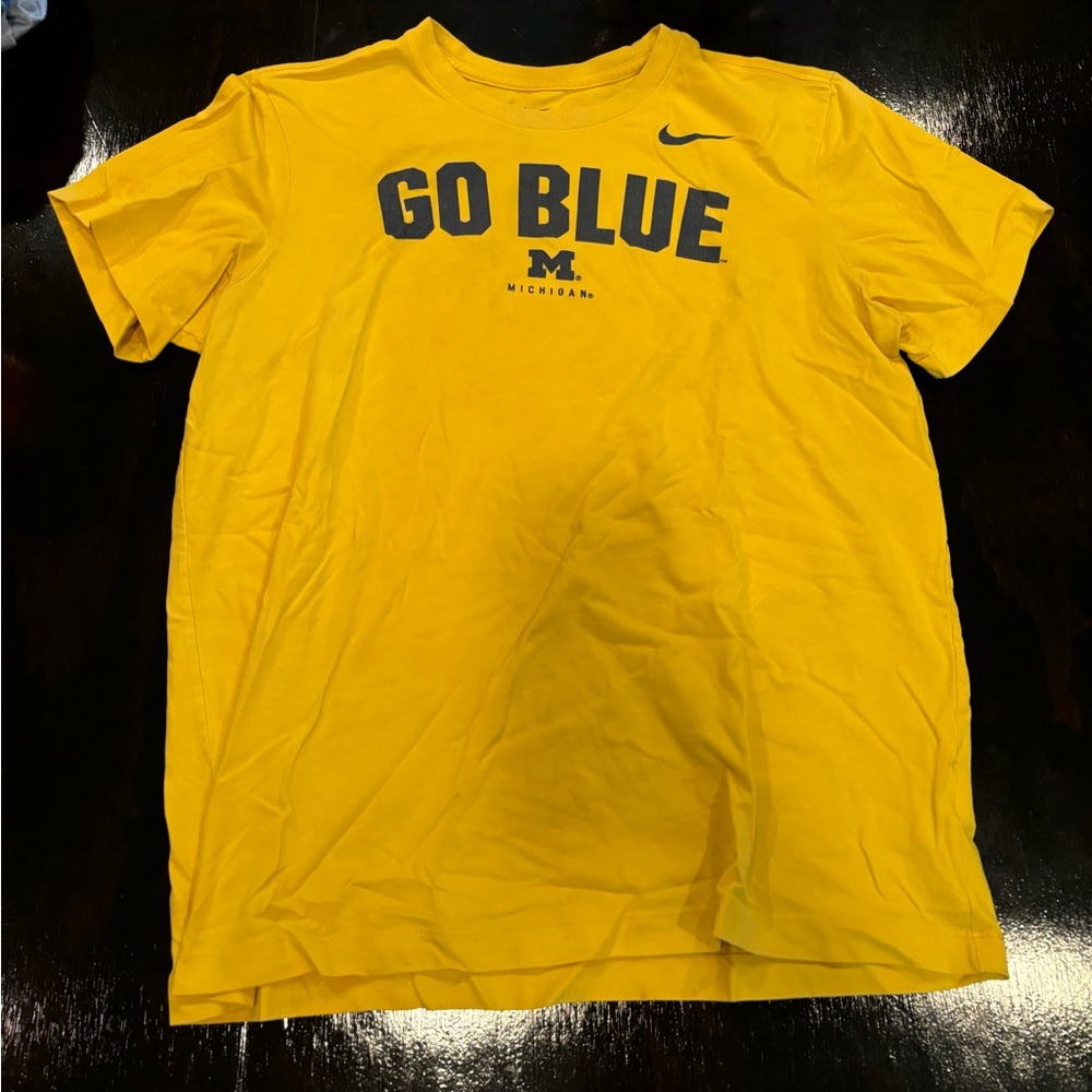 Men’s University of Michigan t shirt